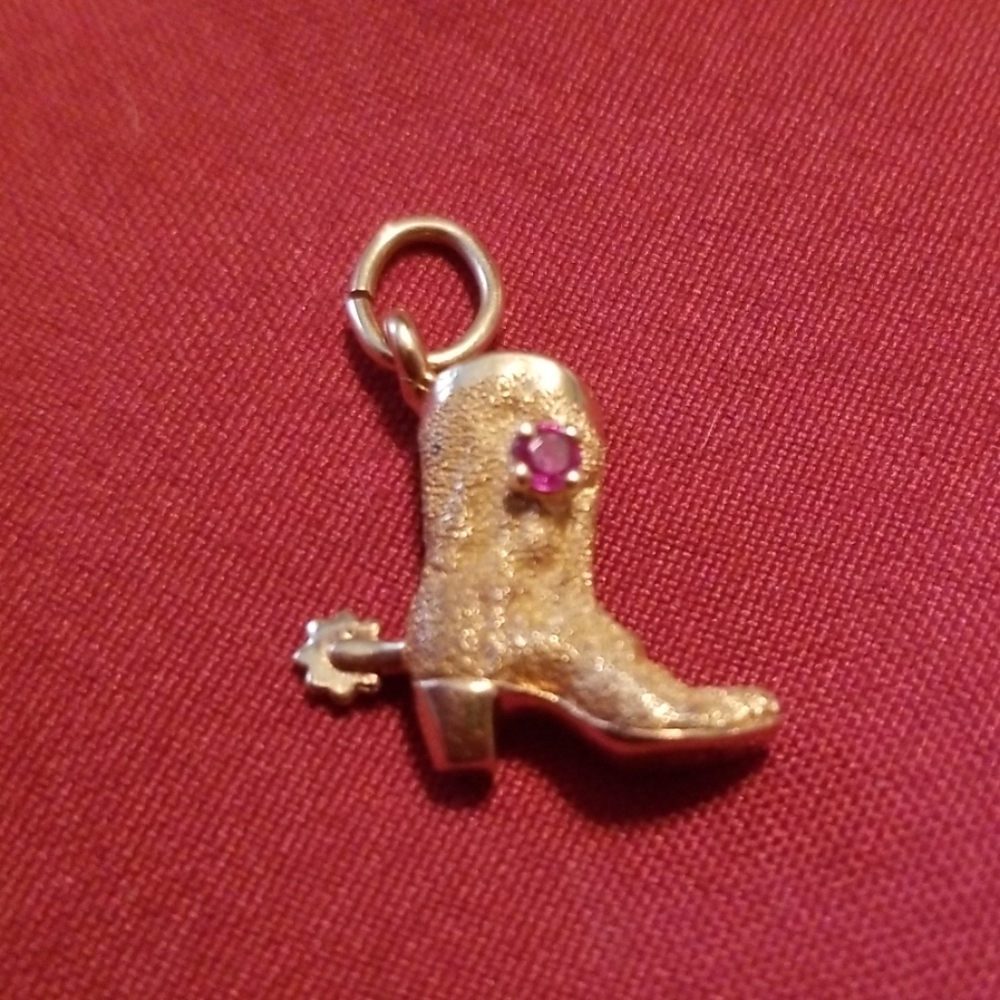 14 kt. Gold Boot pendant